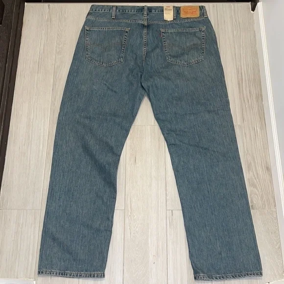 Levis Relaxed Jeans - Picture 5 of 6